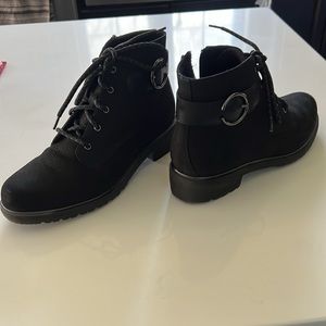 Munro Bradley II Boot (Women). Size 8.5M Black color Excellent condition!